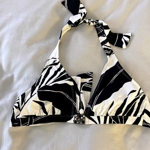 Tommy Bahama L bikini top. Padding not removable.